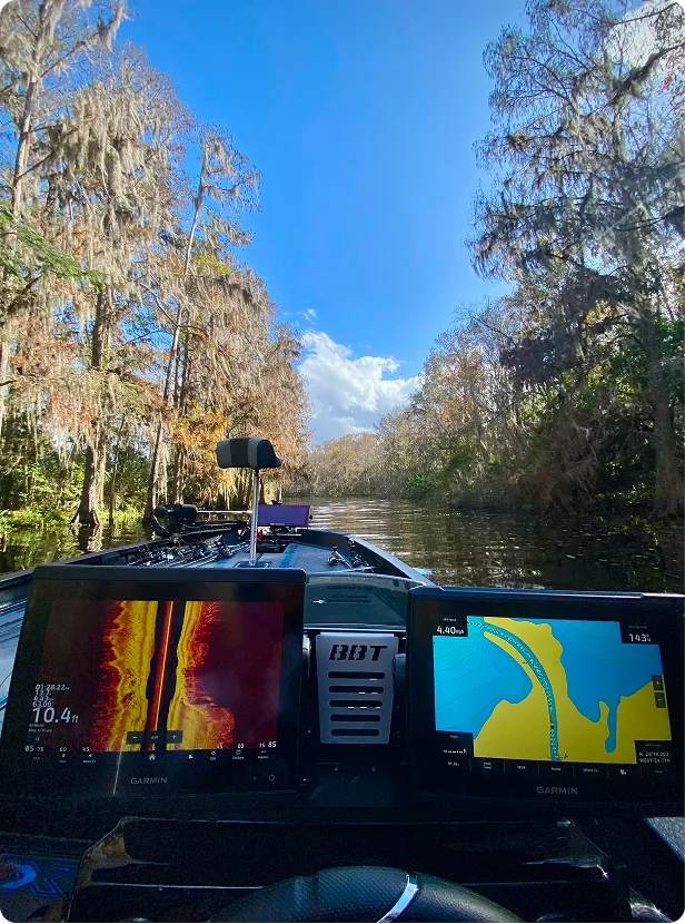 Center console of the Xpress X21 bass fishing boat